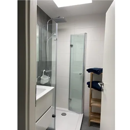 Apartamento Moderne 2-zimmer Dg-wohnung Mit Sued-balkon Und Blick Ins Gruene *